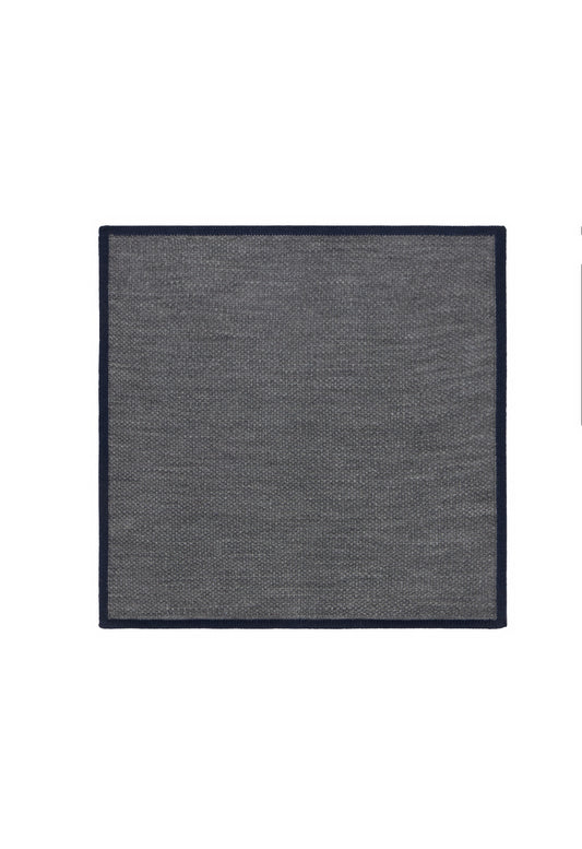 Grey Silk pocket square with contrasting piping