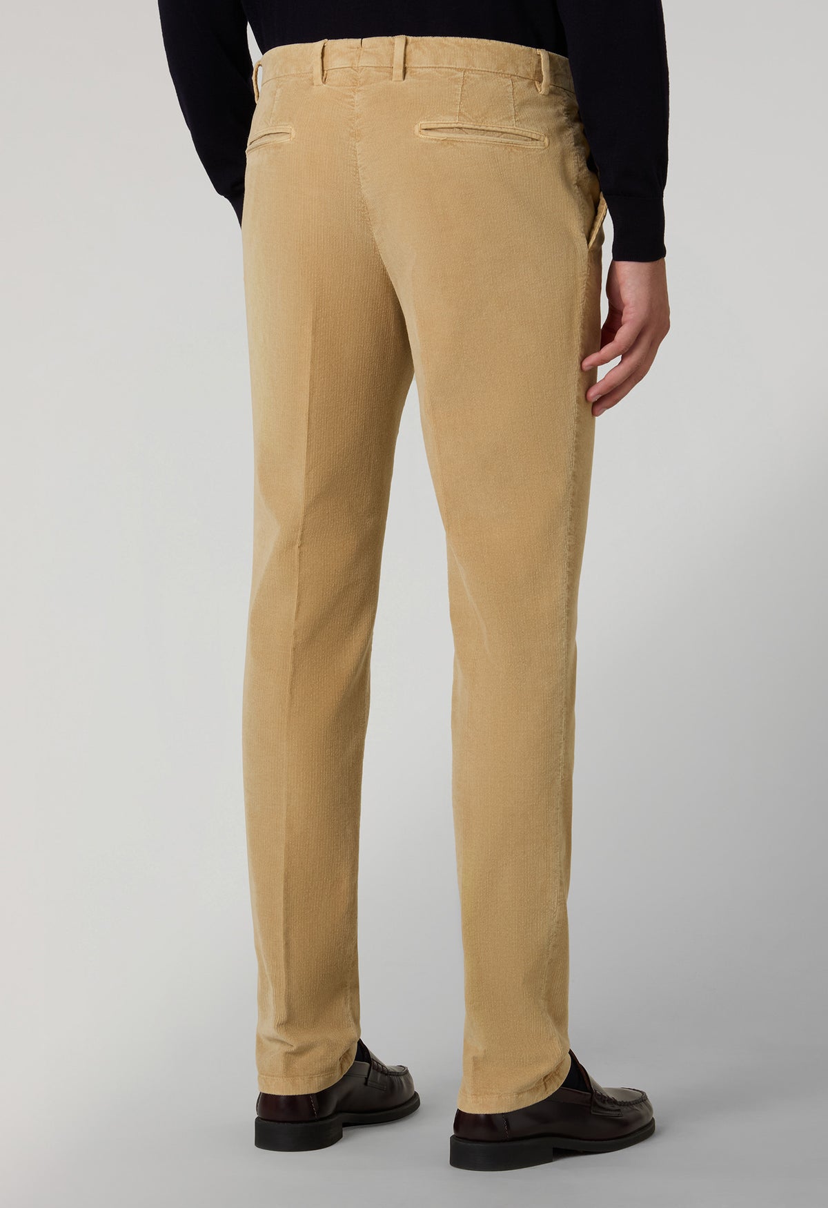 Beige Stückgefärbte schlanke Chinohose aus Samt