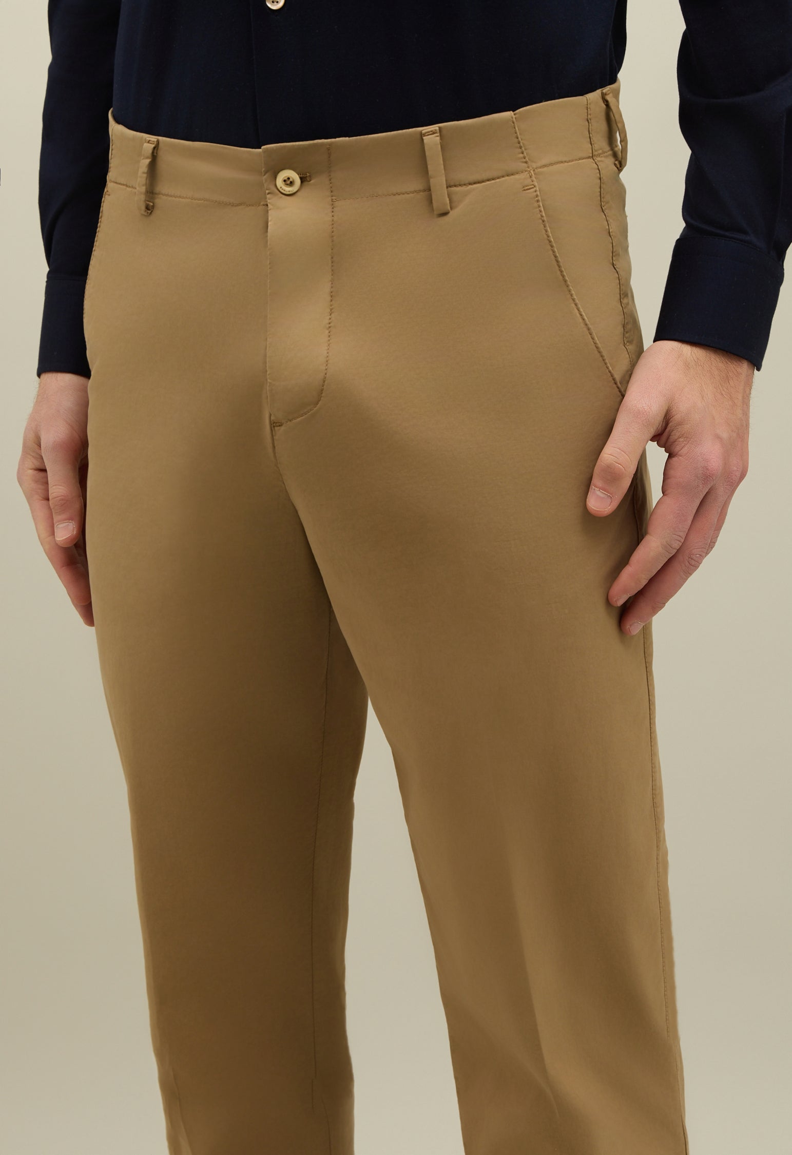 Pantalone Loose in cotone tinto in capo marrone chiaro