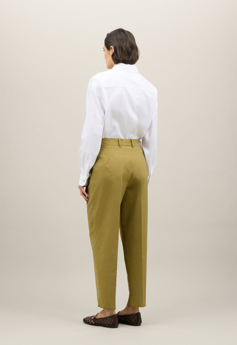 Grüne Cropped-Hose aus leichtem Popeline