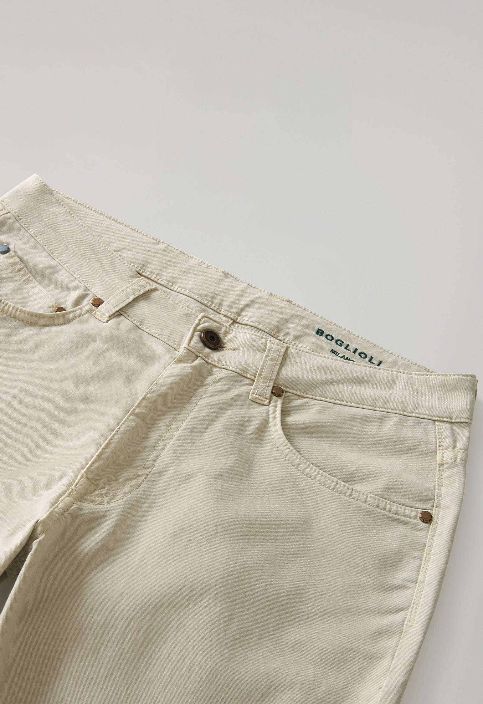 Pantalone 5 tasche in cotone e seta tinto in capo beige