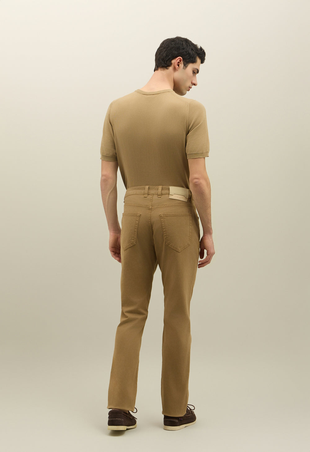 Hellbraune stückgefärbte Five-Pocket-Hose aus Baumwolle und Seide