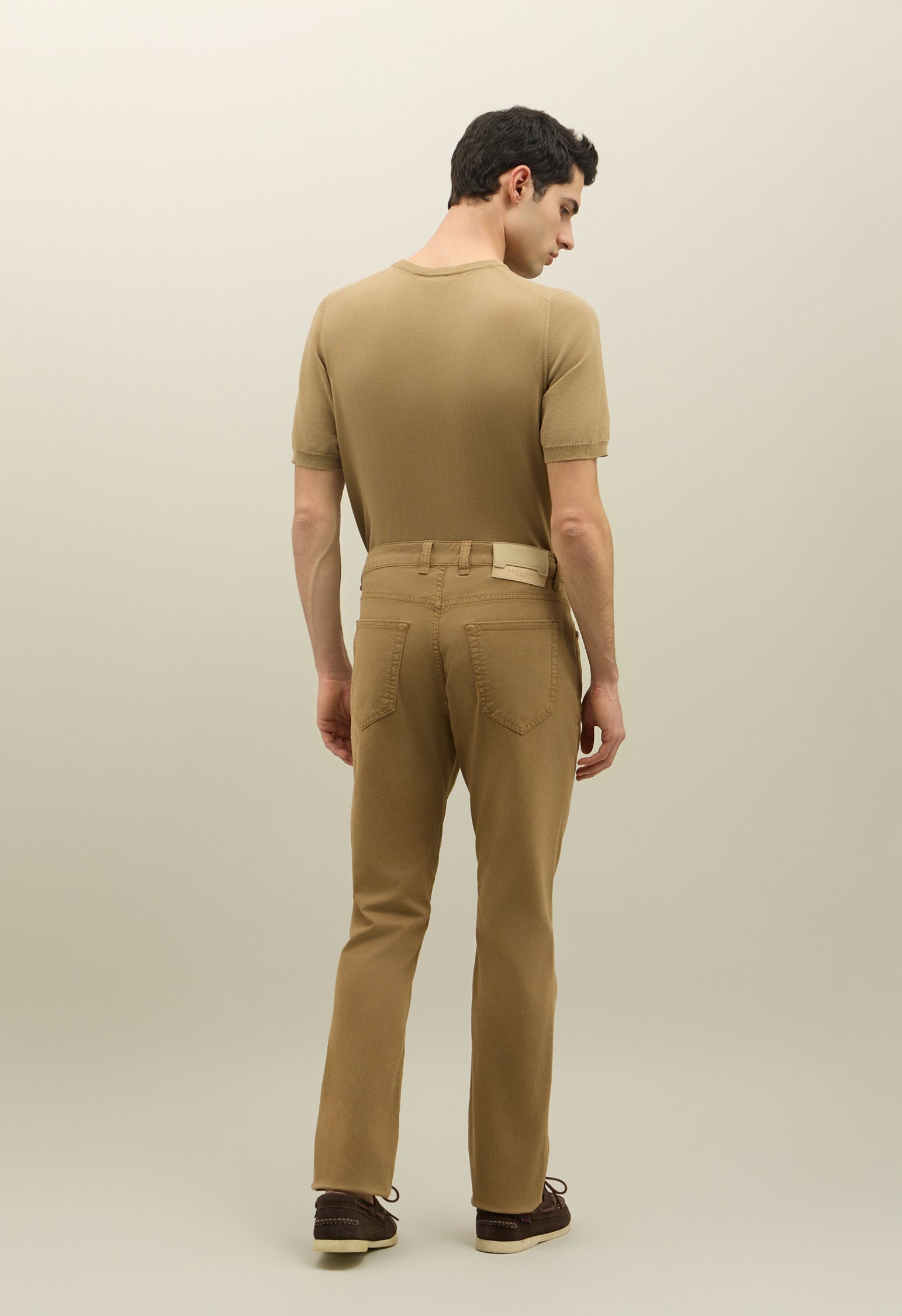 Hellbraune stückgefärbte Five-Pocket-Hose aus Baumwolle und Seide