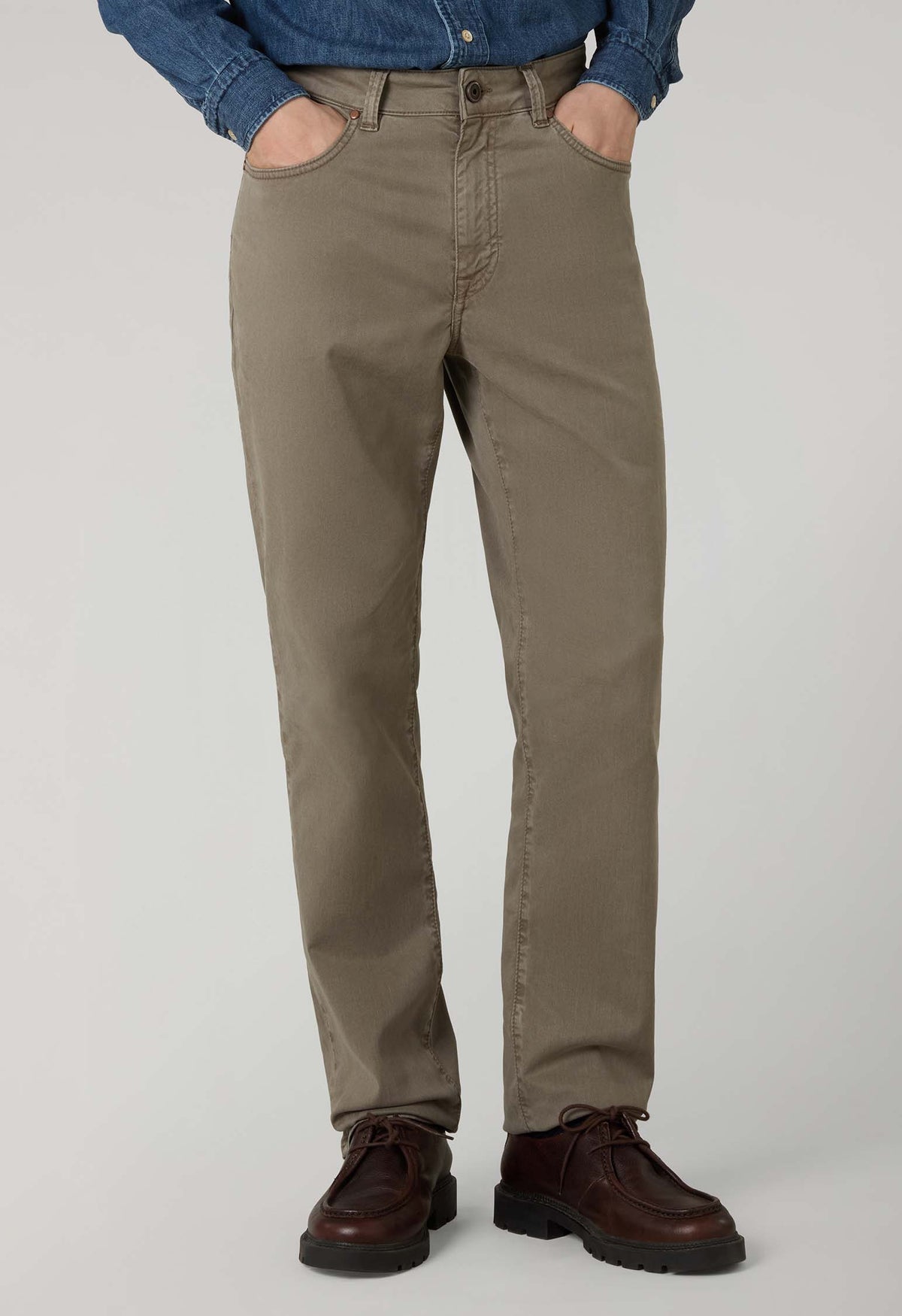 Pantalone a 5 tasche in cotone e seta tinti in capo taupe