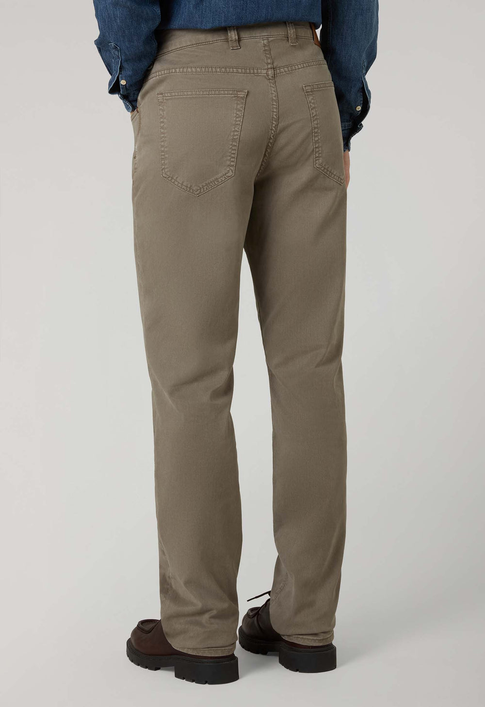 Pantalone a 5 tasche in cotone e seta tinti in capo taupe