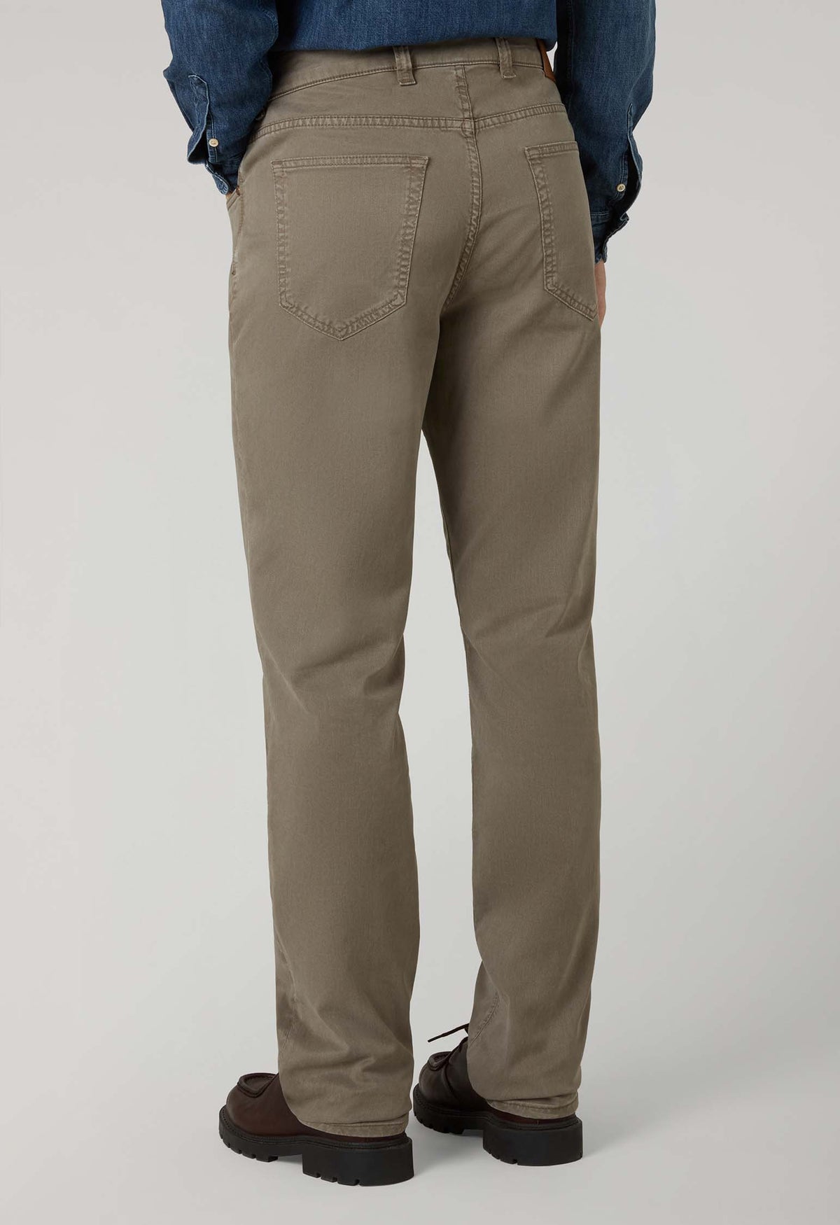 Pantalone a 5 tasche in cotone e seta tinti in capo taupe