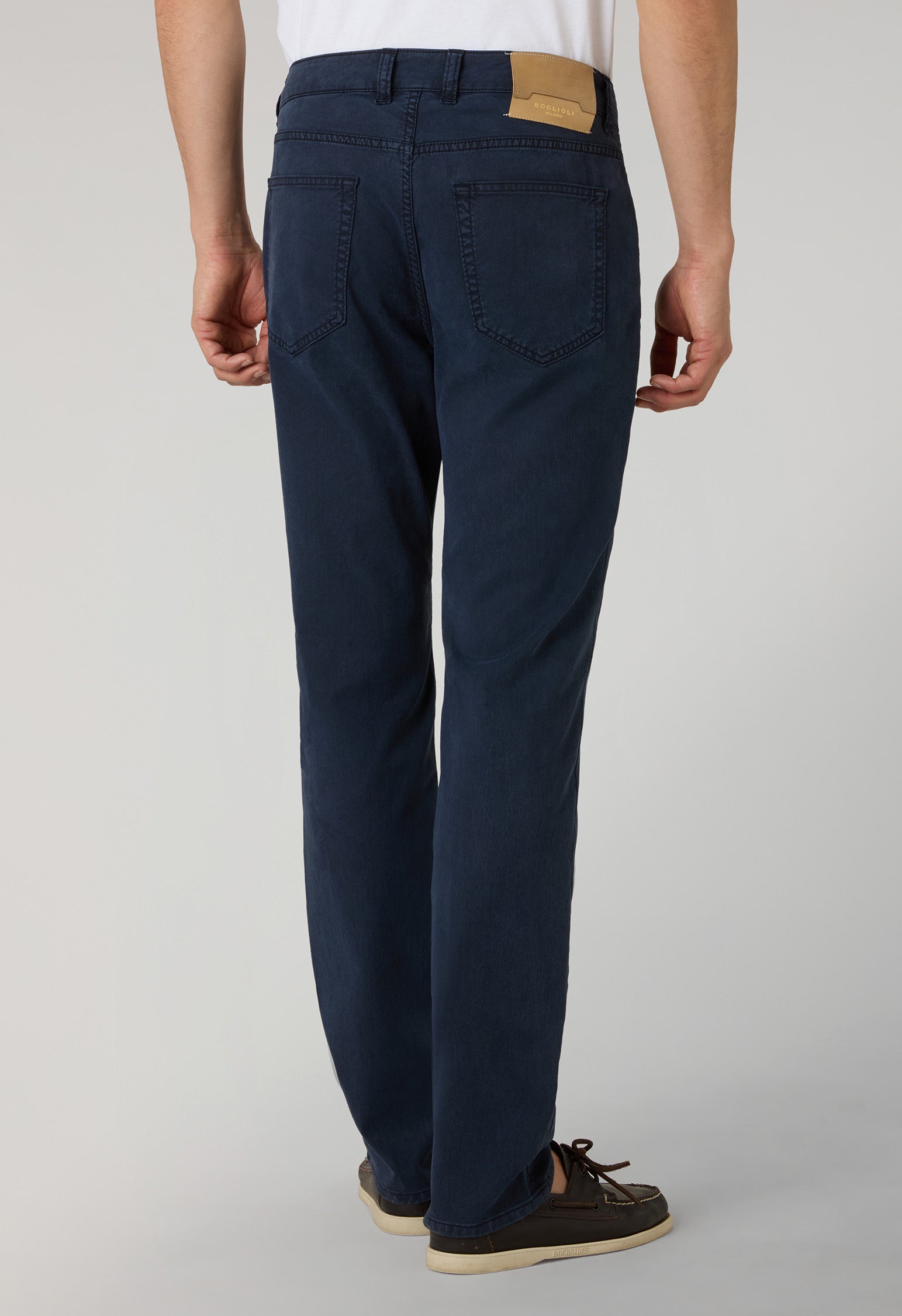 Pantalone 5 tasche in cotone e seta tinto in capo blu