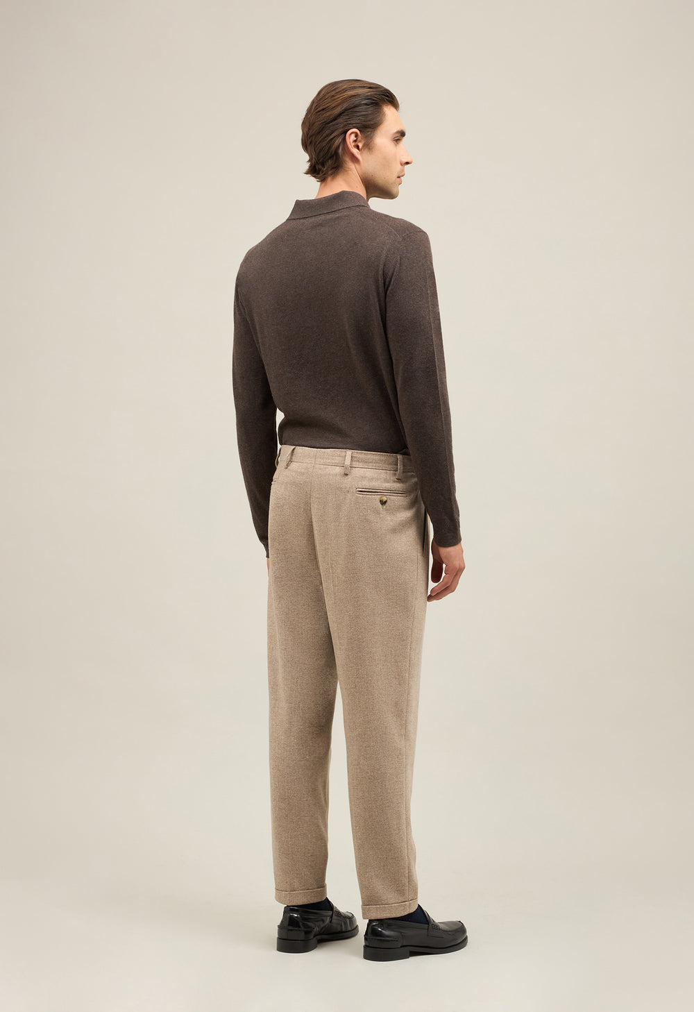 Beige Flanellhose mit zwei Abnähern
