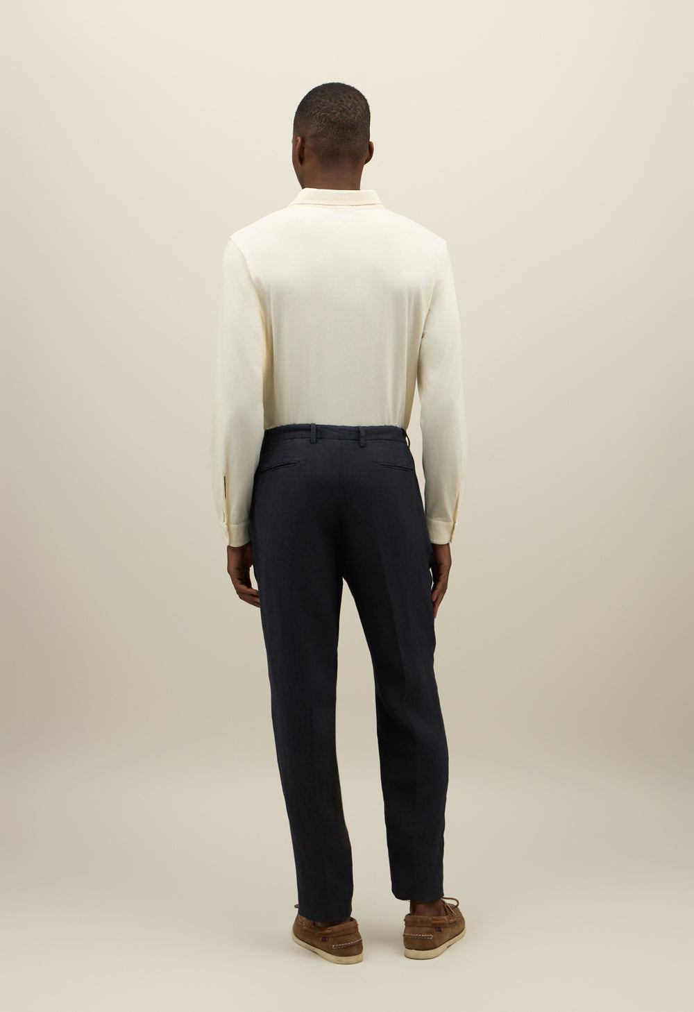 Pantalone in lino tinto in capo con due pinces blu