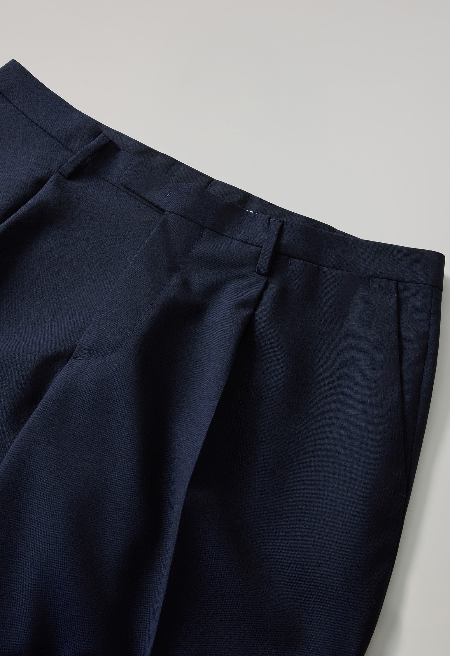 Bleuer Anzug B-Line aus Woll-Canvas