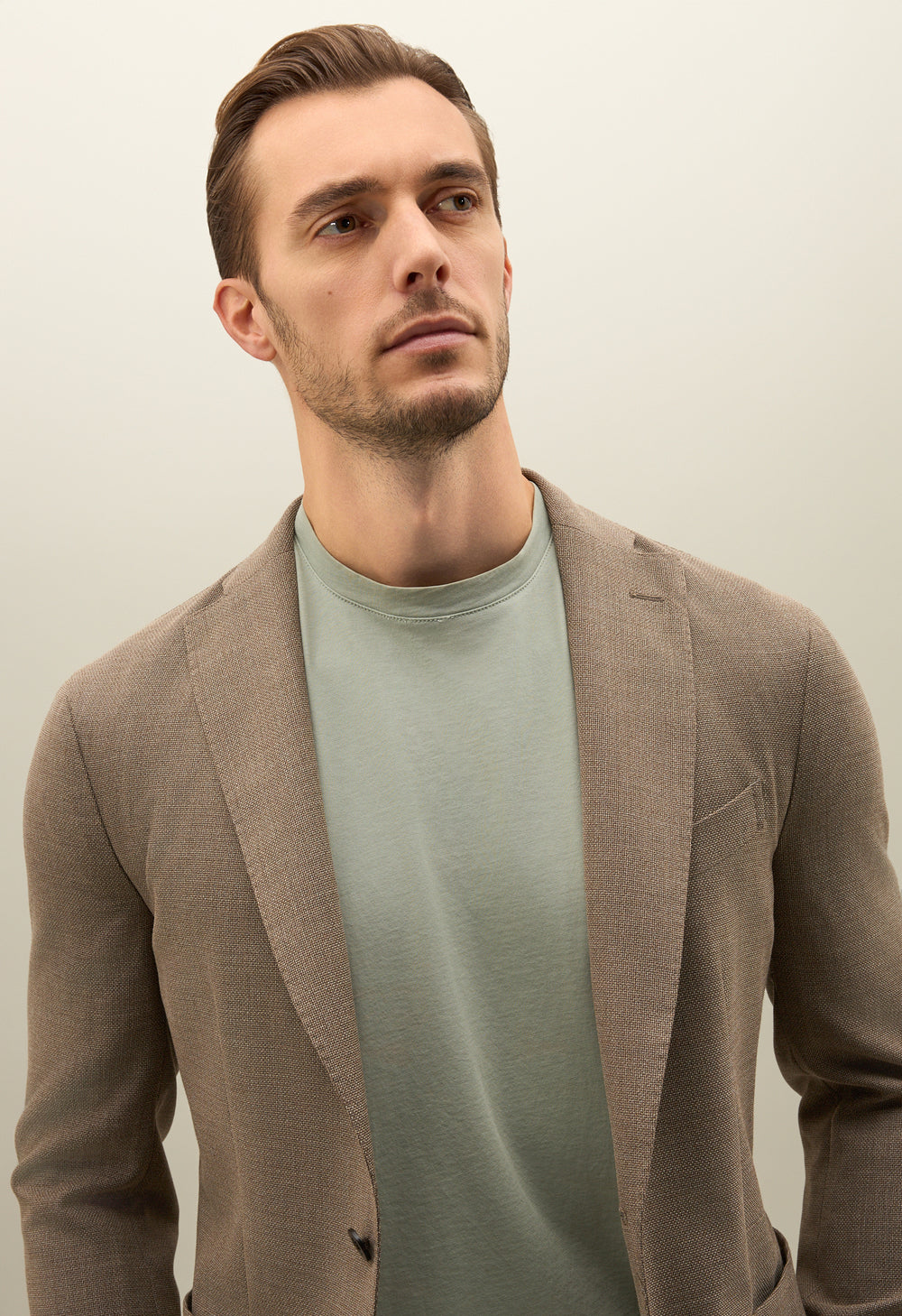 Hellbraune K-Jacket aus leichter Wolle mit Wabenstruktur