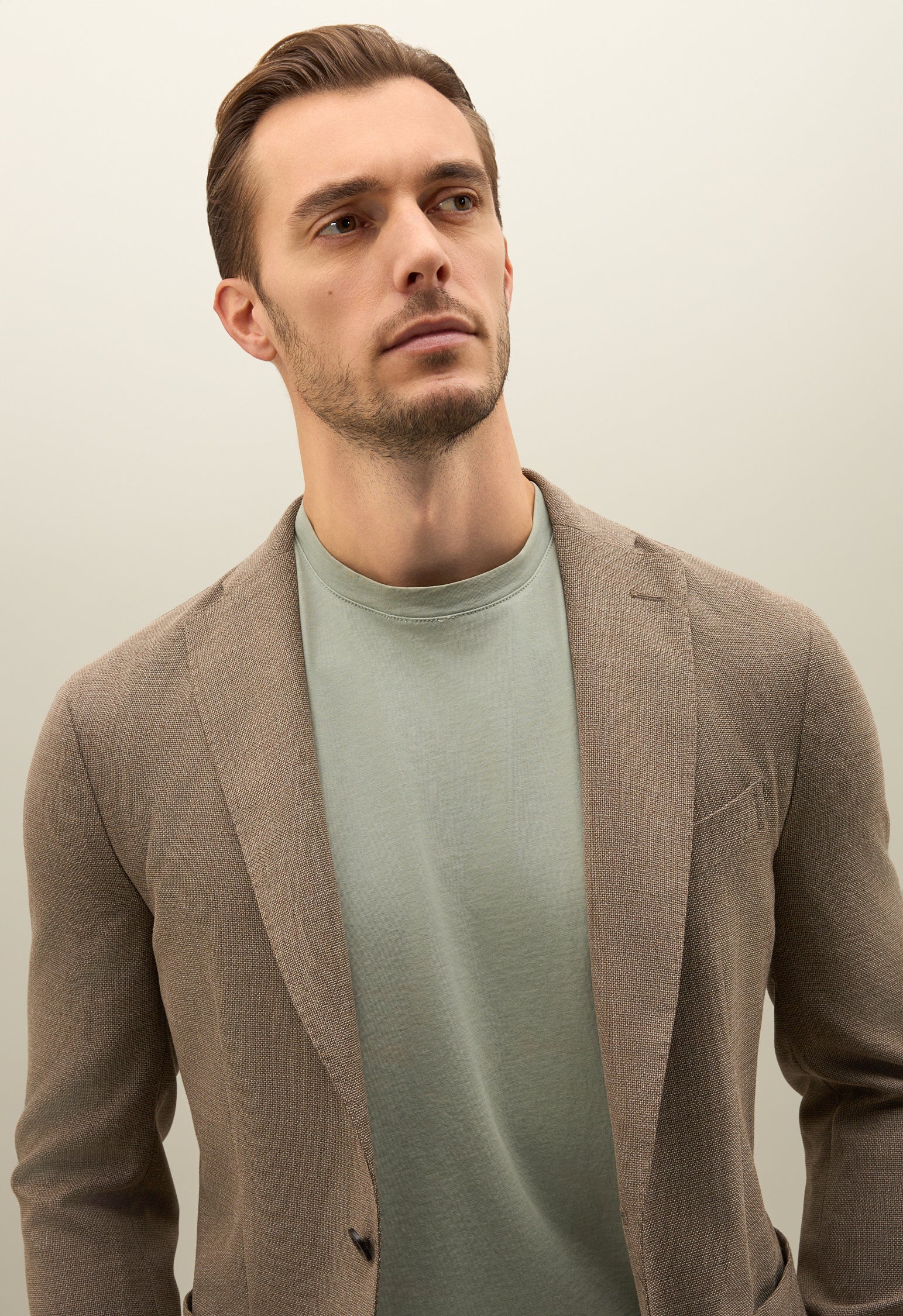 Hellbraune K-Jacket aus leichter Wolle mit Wabenstruktur
