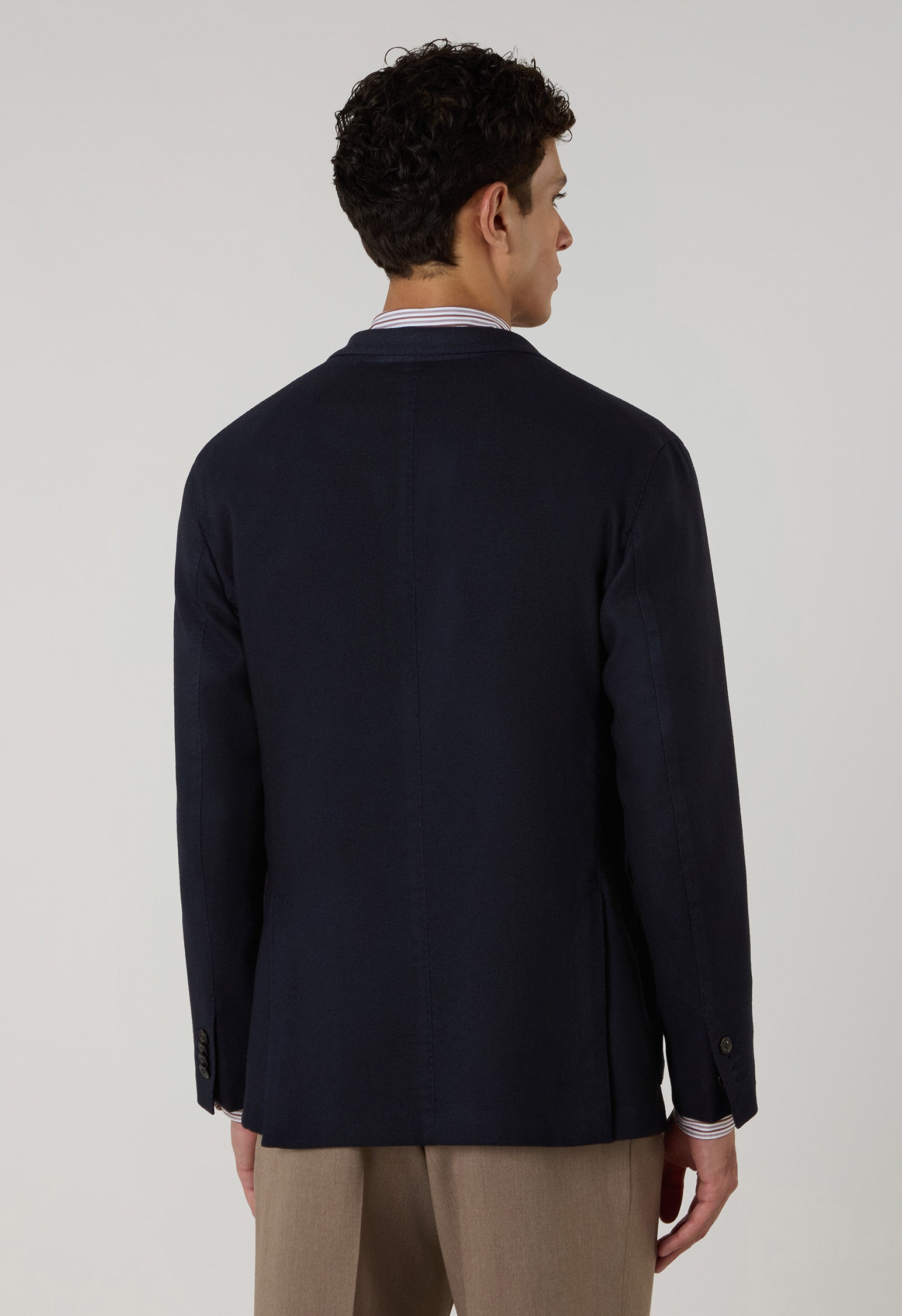 Dunkelblaue, stückgefärbte K-Jacket aus weichem Kaschmirstrick