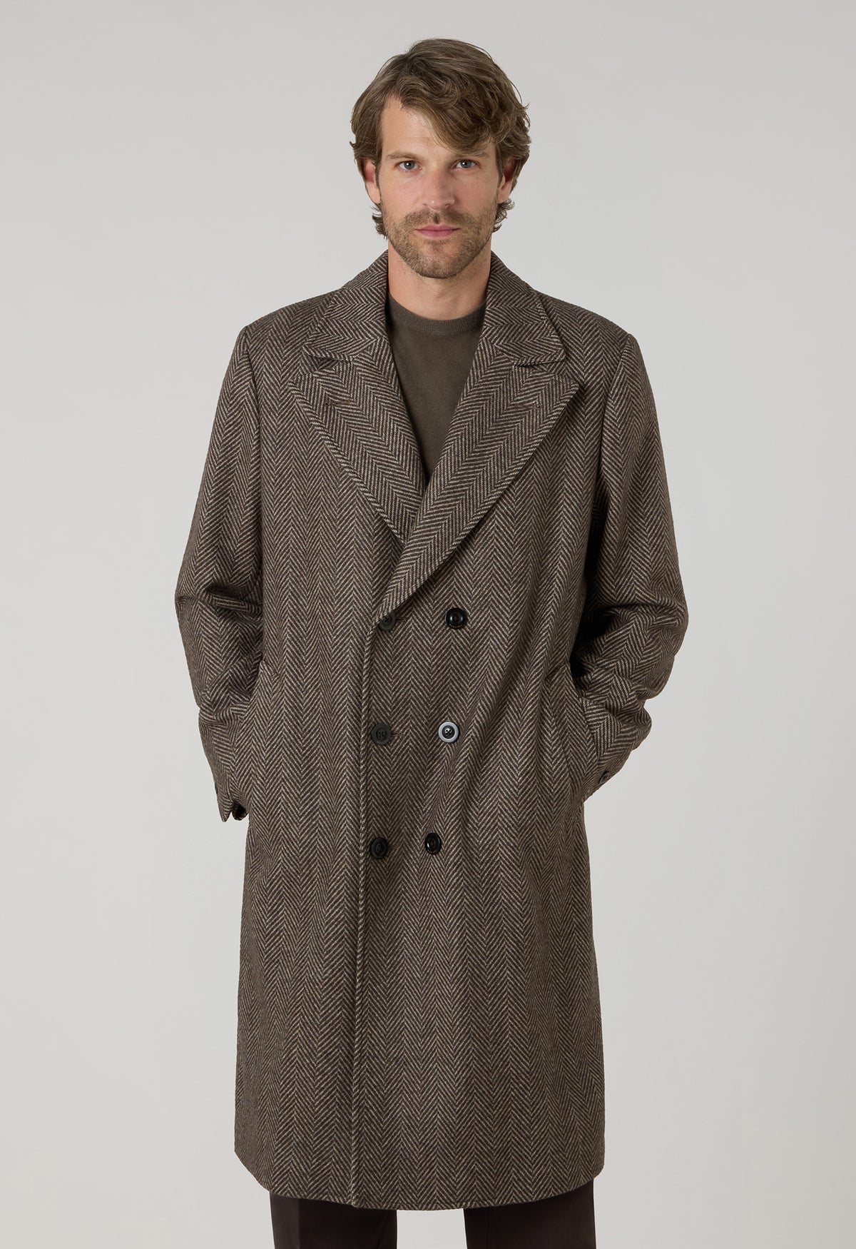 Cappotto doppiopetto in cashmere a spina di pesce marrone
