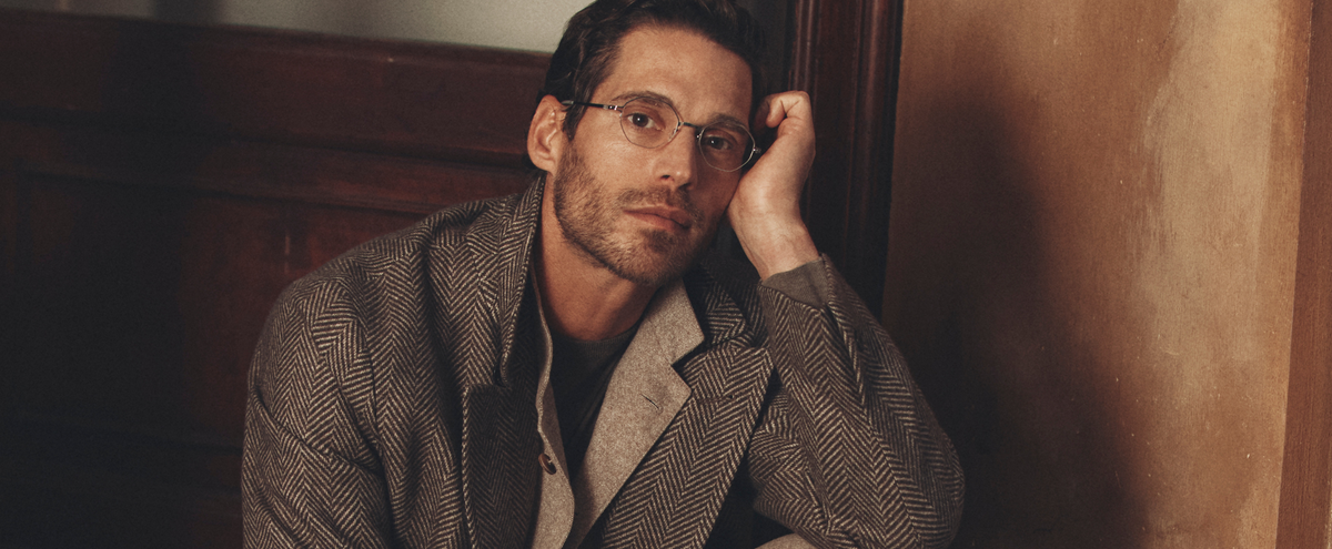 uomo con cappotto nuova collezione