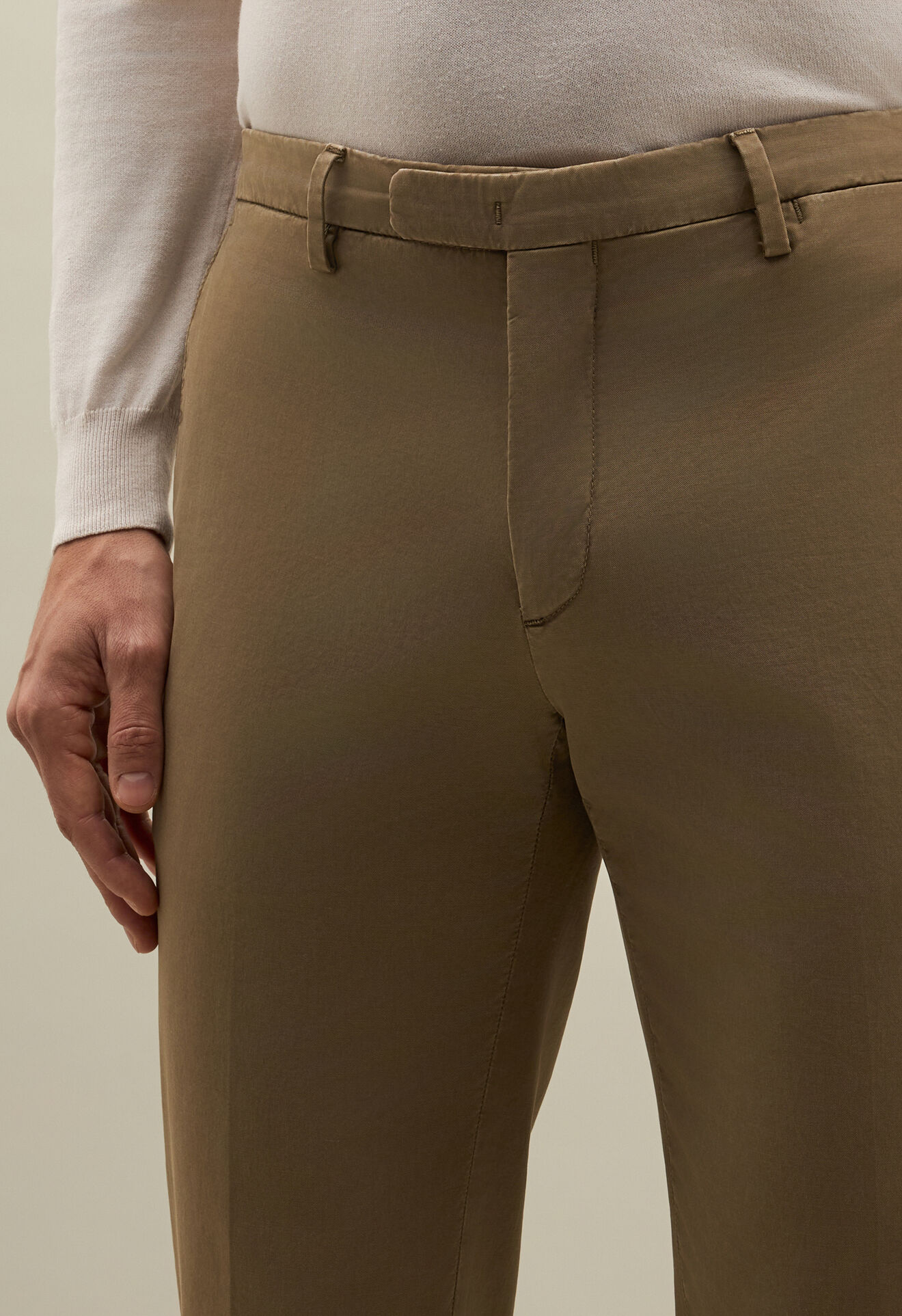 Boglioli Pantalon droit chino en coton stretch Khaki 80882QSB5753001086R0564