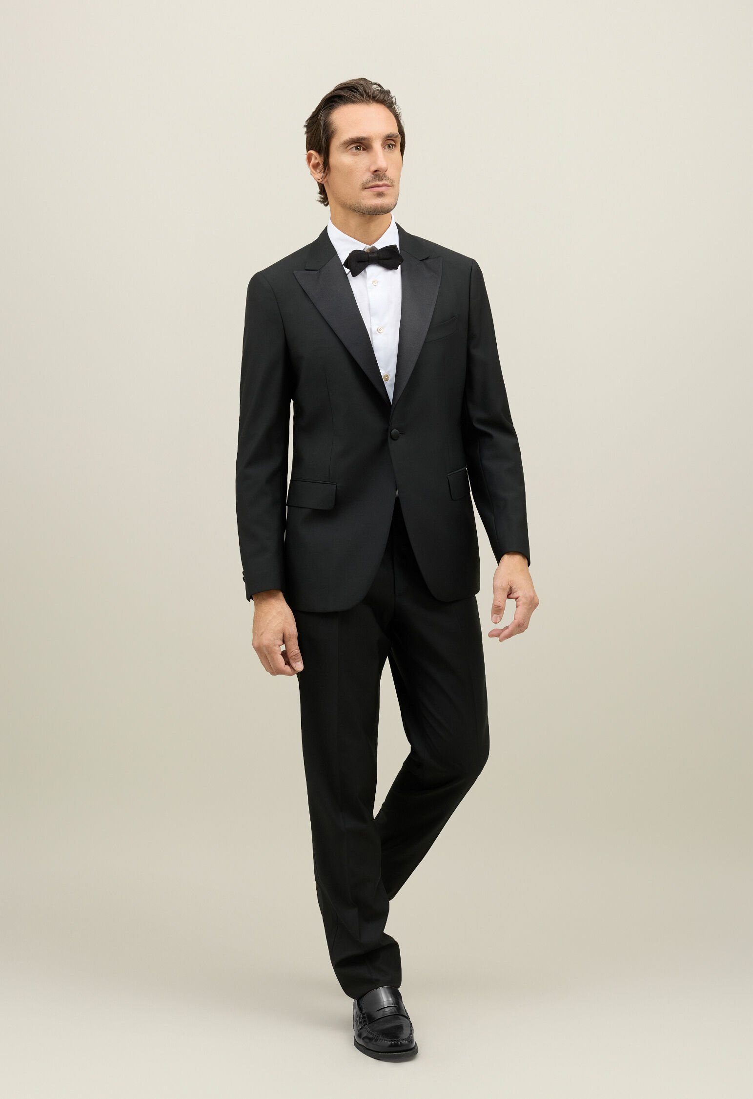 BOGLlOLIスーツ Wool Satin Milano Tuxedo in Black: Luxury Italian Suits for Men