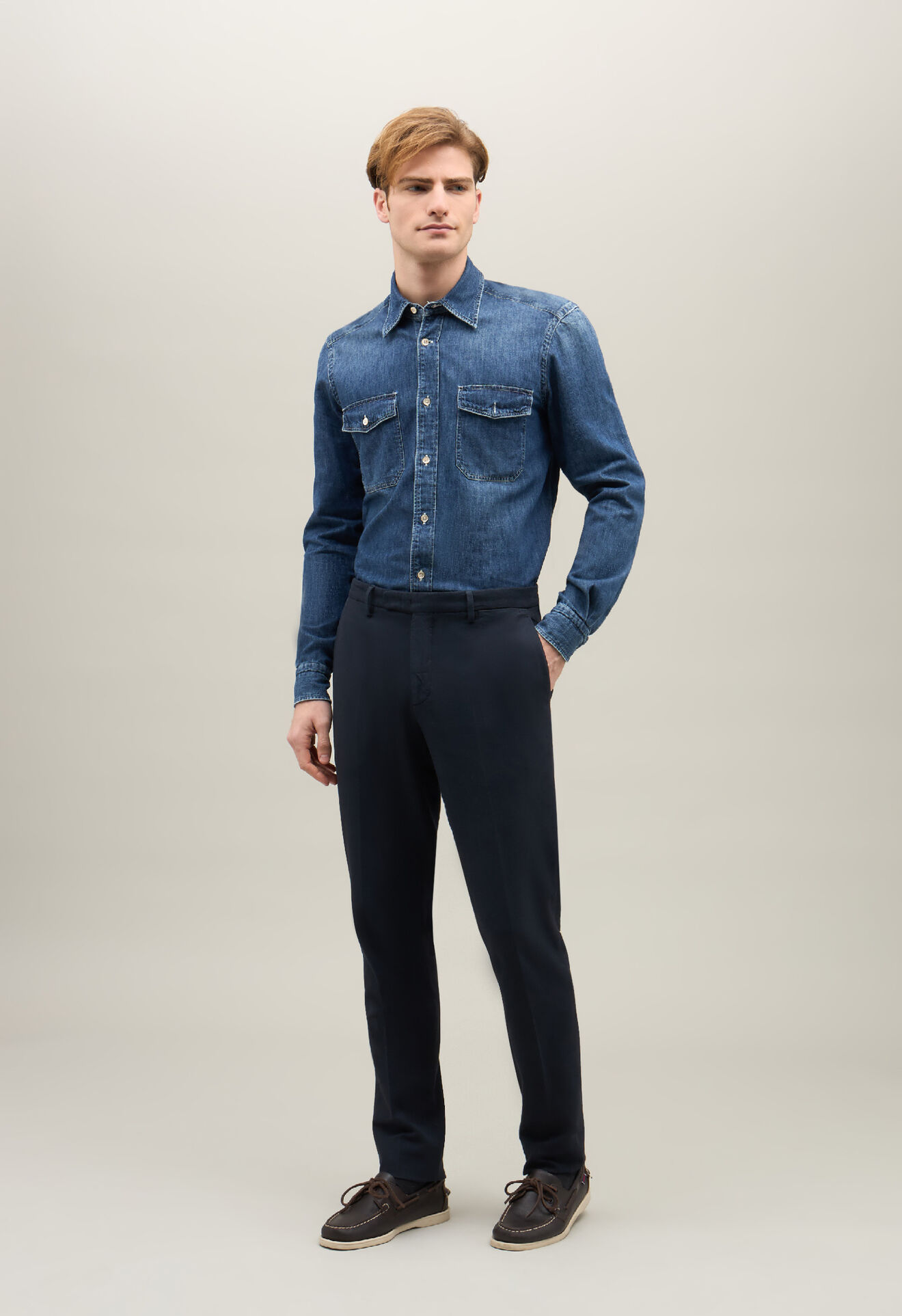 Boglioli Schmal geschnittene Chinohose aus Baumwoll-Leinentwill Blau 80844QSB4403001086R0793