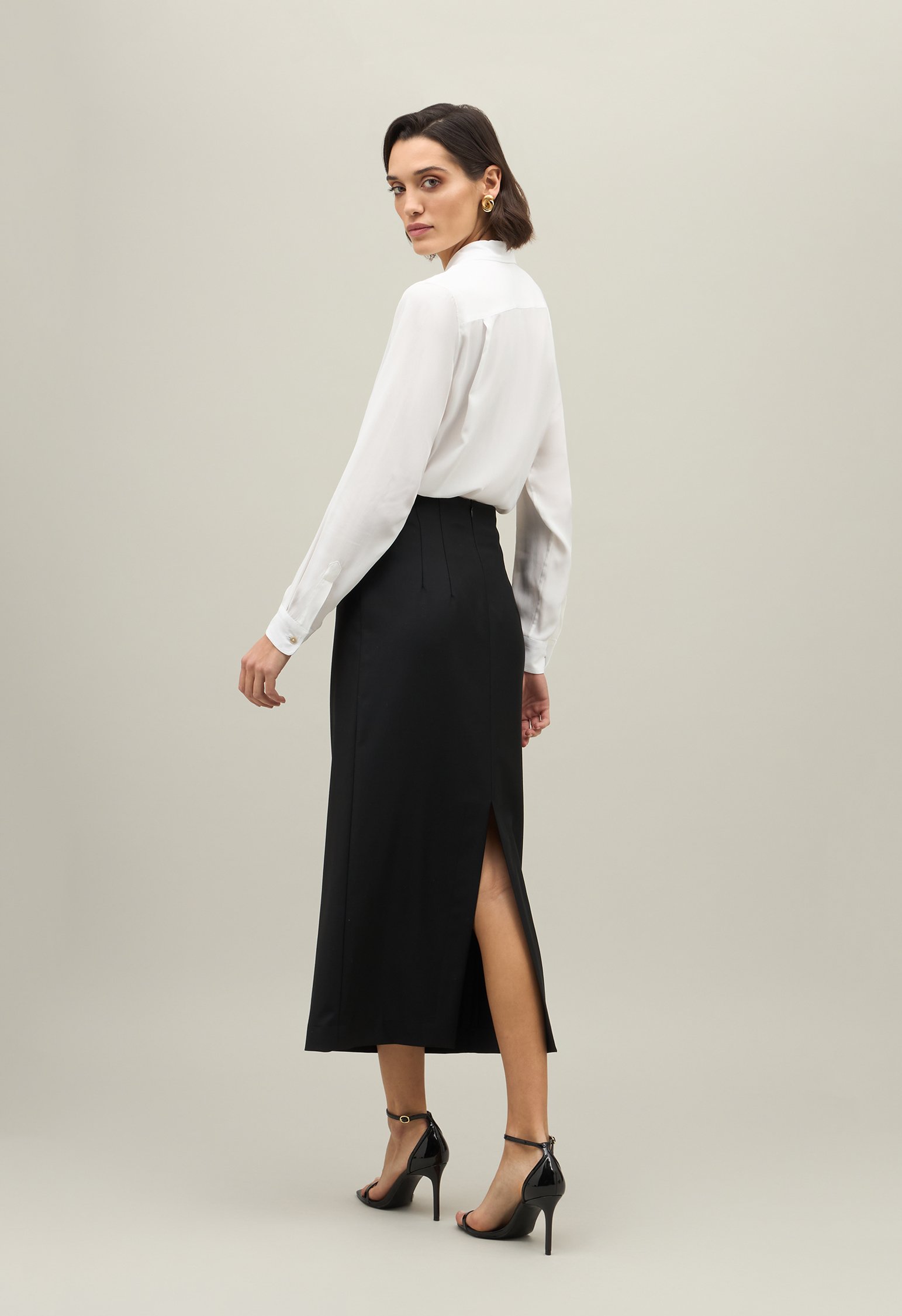 Shop Boglioli Virgin Wool Comfort Pencil Skirt In Black